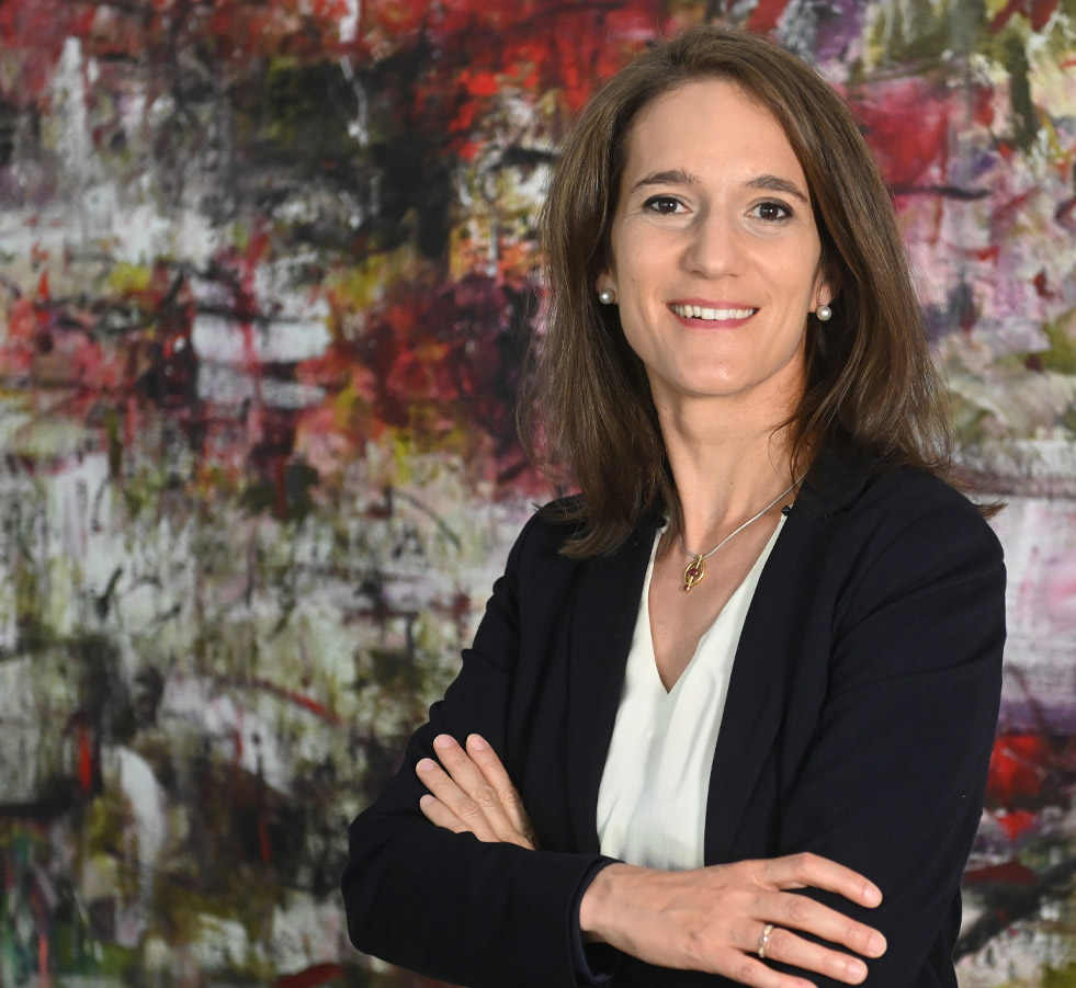 Dr. Julie Francastel, Notarin